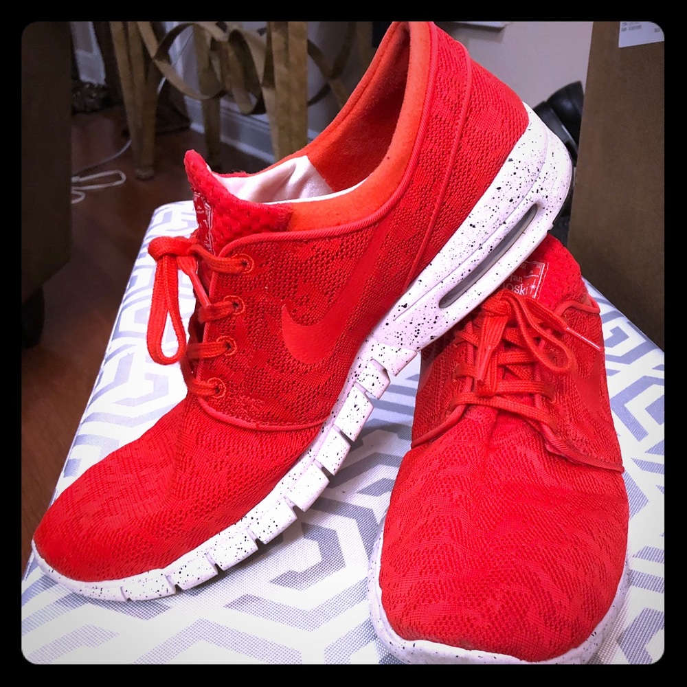 Men’s Nike athletic shoes